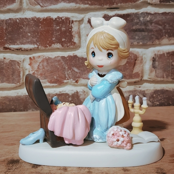 Cinderella Altered Moment Figurine - Picture 1 of 8